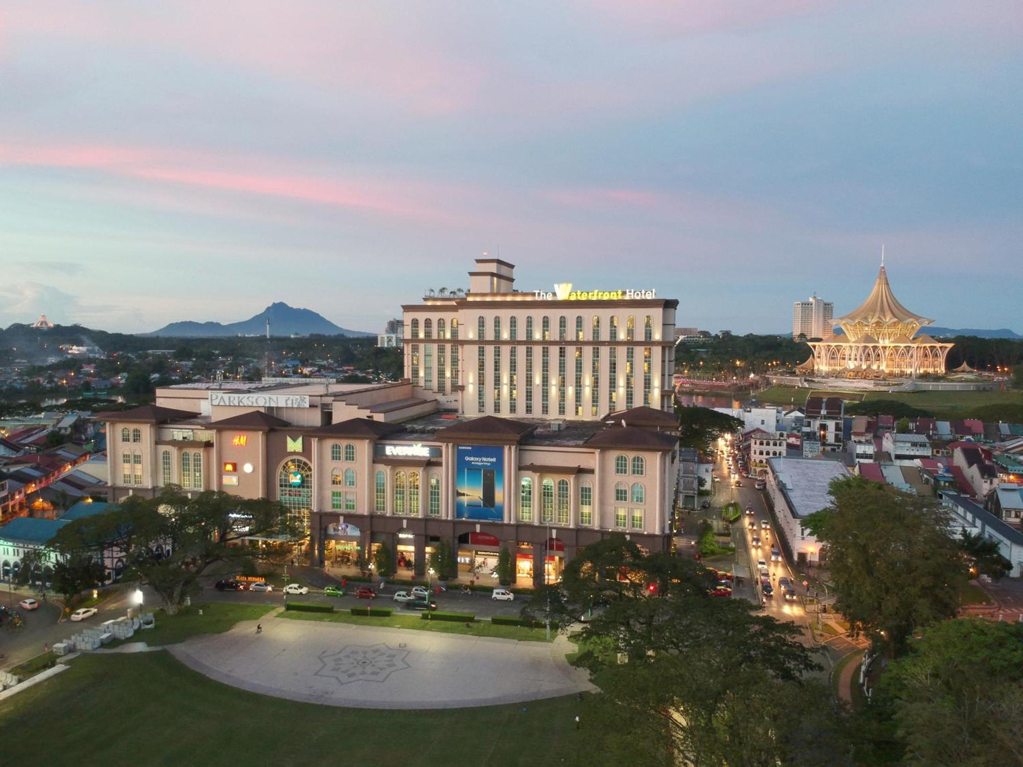 The Waterfront Hotel Kuching Exterior photo