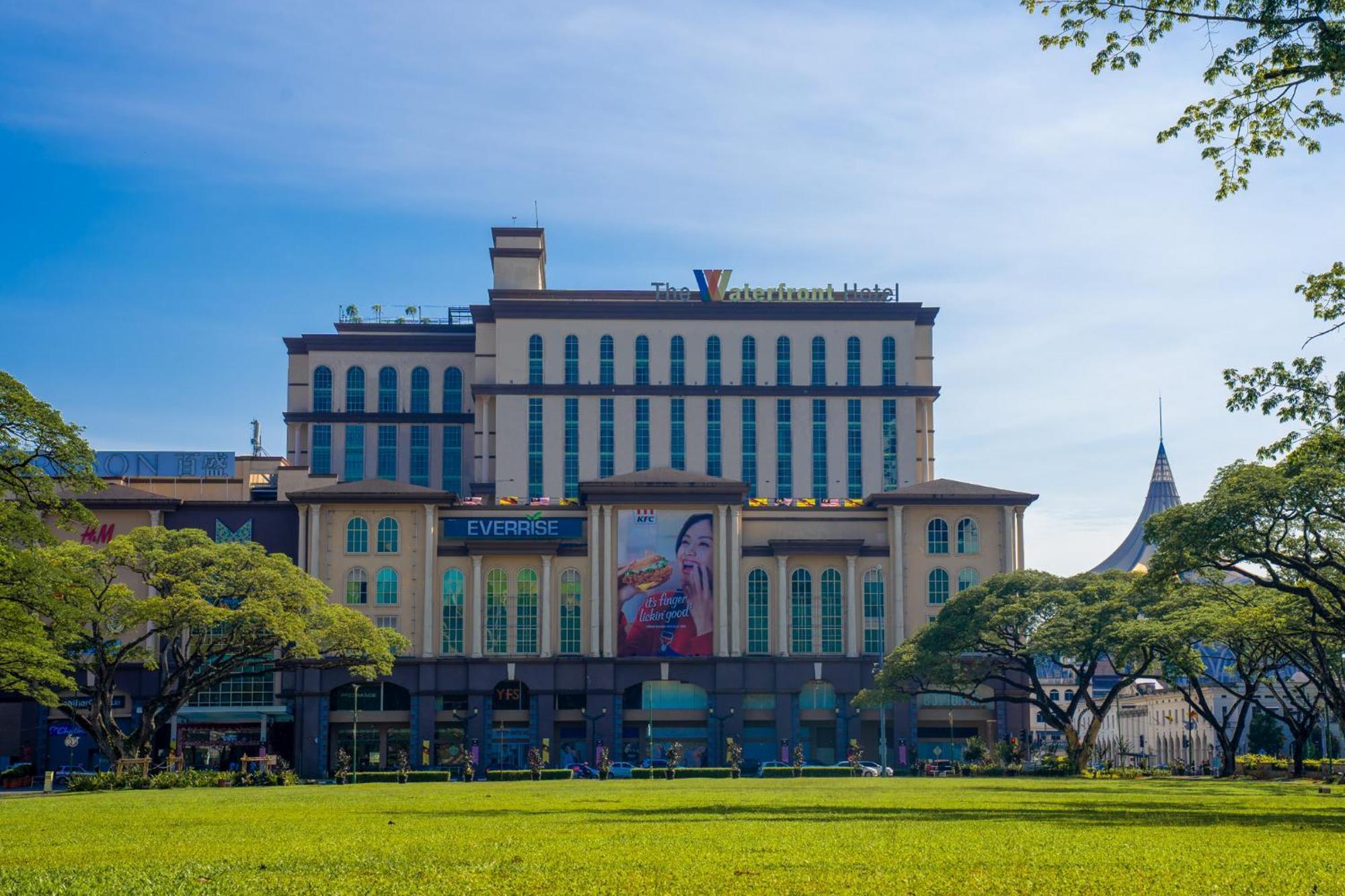 The Waterfront Hotel Kuching Exterior photo